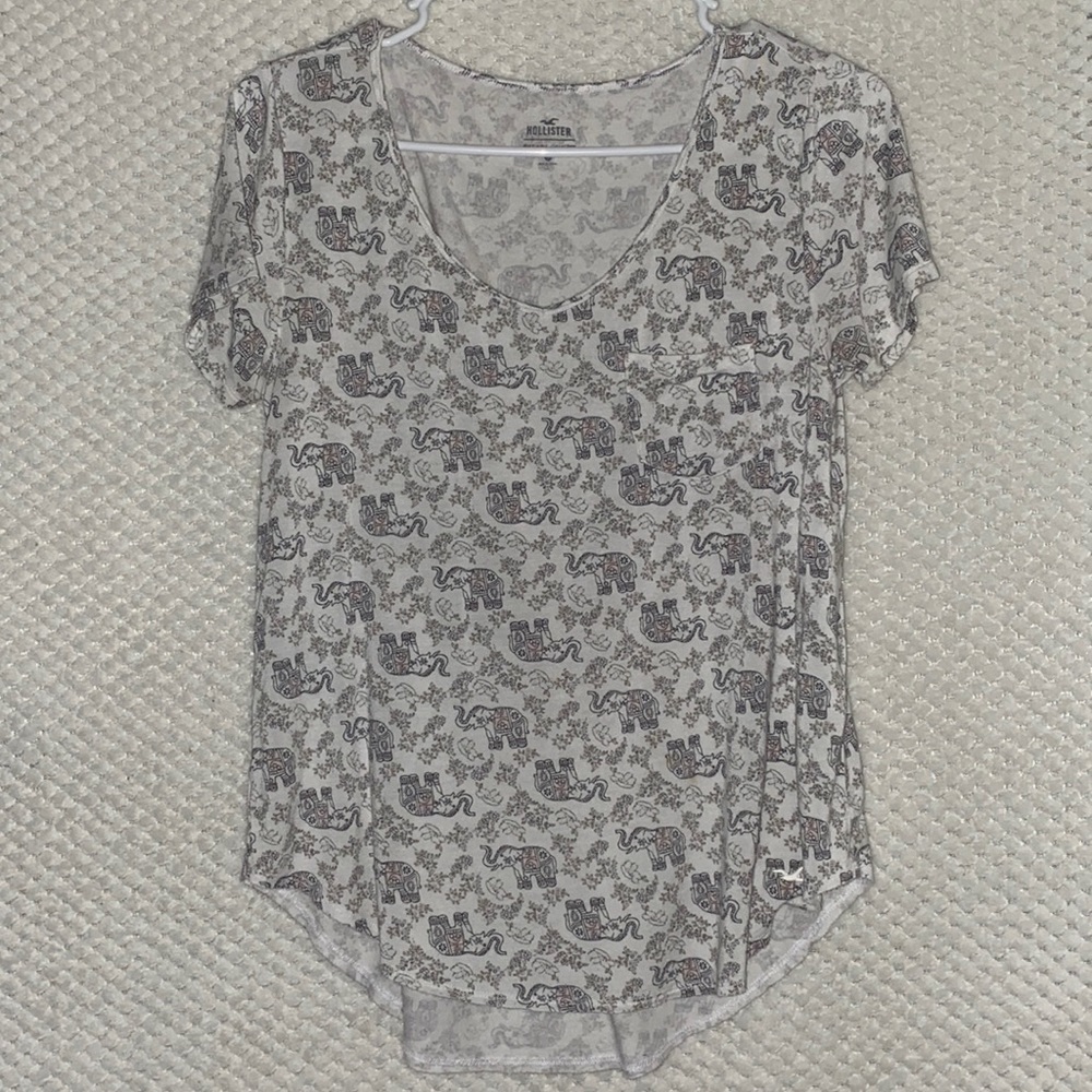 Hollister must have tee